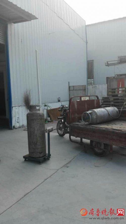 消防隱患零容忍 濟(jì)南一食品廠因未設(shè)室內(nèi)消火栓與違規(guī)存放液化氣罐被查封