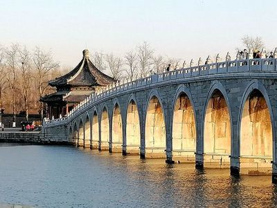 北京頤和園南湖島區(qū)因疫情防控將封閉管理 游客提前賞金光穿洞景觀