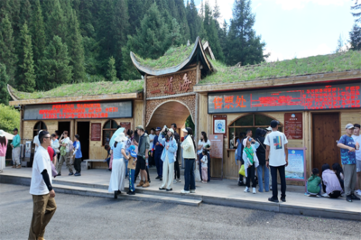暑期黃龍景區(qū)牟尼溝二道海迎旅游高峰，精細(xì)化管理與服務(wù)保障游客體驗(yàn)